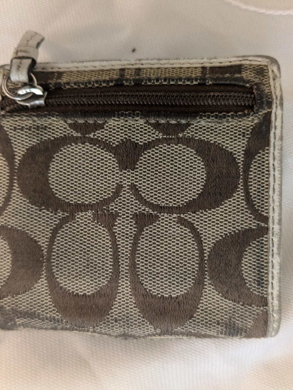 Coach - Mini Signature Bi-Fold Wallet - Brown Canvas And White Leather - Picture 2 of 7